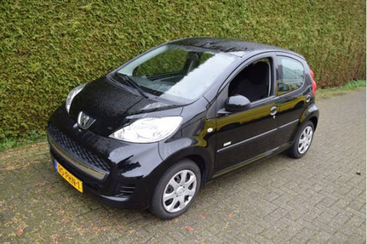 Peugeot 107 - 1.0-12V Millesim 200 - 1