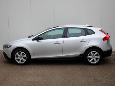 Volvo V40 Cross Country - 1.6 T4 Momentum - 1