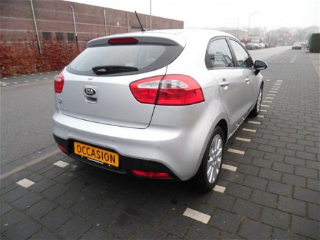 Kia Rio - 1.2 CVVT World Cup Edition 5 deurs , airco, navigatie - 1