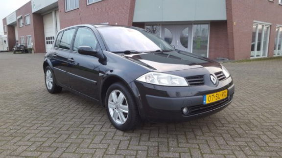 Renault Mégane - 1.6-16V Dynamique Comfort - 1