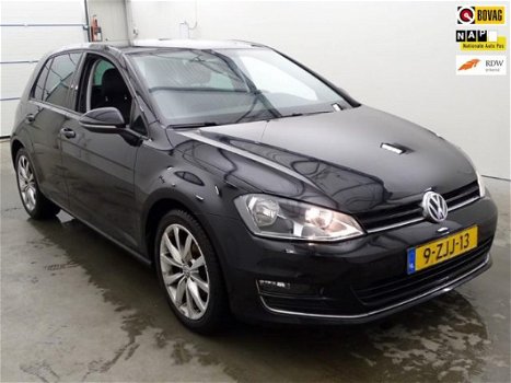 Volkswagen Golf - 1.2 TSI Business Edition Navigatie+Camera+Leder+17