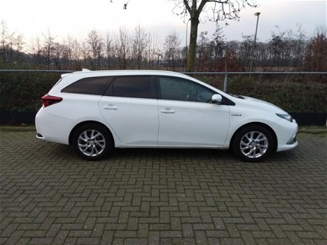 Toyota Auris Touring Sports - 1.8 Hybrid Executive AUTOMAAT - 1