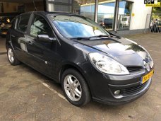 Renault Clio - 1.6-16V Dynamique Airco, Automaat. Elektrische glazen schuif/kanteldak