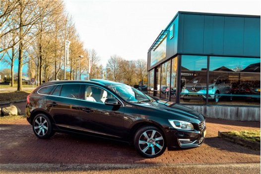 Volvo V60 - 2.4 D6 AWD Plug-In Hybrid Summum AUTOMAAT/ LEDER/ ECC/ NAVIGATIE/ CLIMA/ LMV/ CV/ ETC - 1