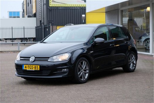 Volkswagen Golf - 1.6 TDi 110pk 6-bak 5-drs Highline | Climate | Navi | Trekhaak - 1