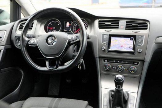 Volkswagen Golf - 1.6 TDi 110pk 6-bak 5-drs Highline | Climate | Navi | Trekhaak - 1