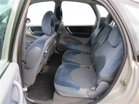 Citroën Xsara Picasso - 1.8i-16V Différence 2 - 1