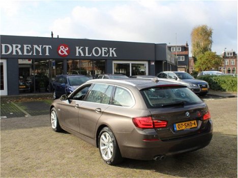 BMW 5-serie Touring - 520i Executive AUTOMAAT LEER / NAVIGATIE PROFFESIONAL / EDELHOUT ESSENPDC V/A - 1