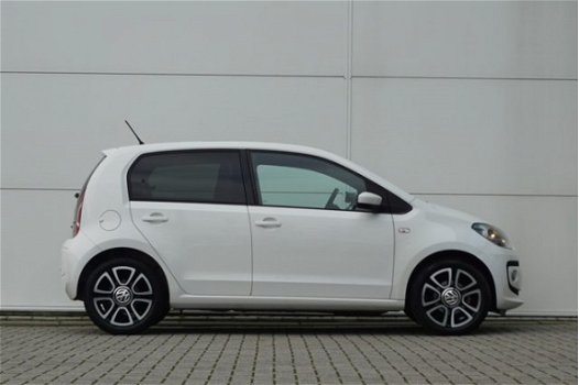 Volkswagen Up! - 1.0 60pk High up BlueMotion + Airco + Panoramdak + PDC - 1