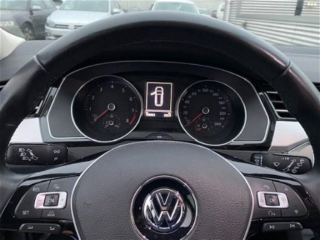 Volkswagen Passat Variant - 1.4 TSI 150 pk ACT Business Edition / Navigatie / Bluetooth / Trekhaak - 1