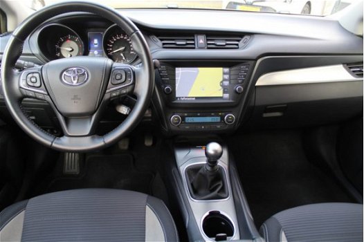 Toyota Avensis Touring Sports - 2.0 D-4D-F Dynamic NAVI/ BLUETOOTH/ CAMERA/ CRUISE/ LM-VELGEN - 1
