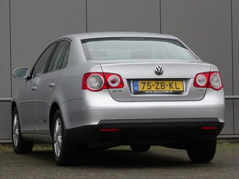 Volkswagen Jetta - 1.9 TDI Comfortline Business KEURIGE AUTO NAVIGATIE (bj2008) - 1