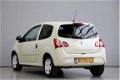 Renault Twingo - 1.2 16V 75pk Collection | Airco | Cruise | Dealer Onderhouden - 1 - Thumbnail