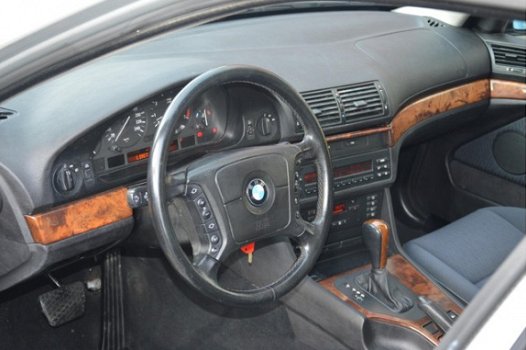 BMW 5-serie Touring - 523i Executive Automaat I Airco I 18