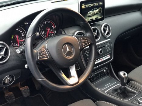 Mercedes-Benz A-klasse - 180 Ambition | Stoelverwarming | Sportstoelen | Navigatie | Cruise Control - 1