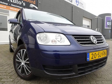 Volkswagen Touran - 1.6-16V FSI Business 7 persoon van 1ste Eig en met trekhaak en airco en carkit - 1