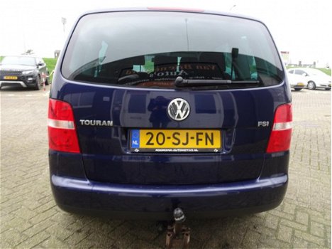Volkswagen Touran - 1.6-16V FSI Business 7 persoon van 1ste Eig en met trekhaak en airco en carkit - 1