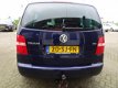 Volkswagen Touran - 1.6-16V FSI Business 7 persoon van 1ste Eig en met trekhaak en airco en carkit - 1 - Thumbnail