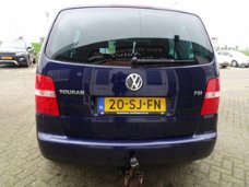 Volkswagen Touran - 1.6-16V FSI Business 7 persoon van 1ste Eig en met trekhaak en airco en carkit