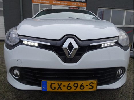 Renault Clio Estate - 1.5 dCi ECO Night&Day van 1ste Eigenaar en parkeersensoren en multimediascherm - 1