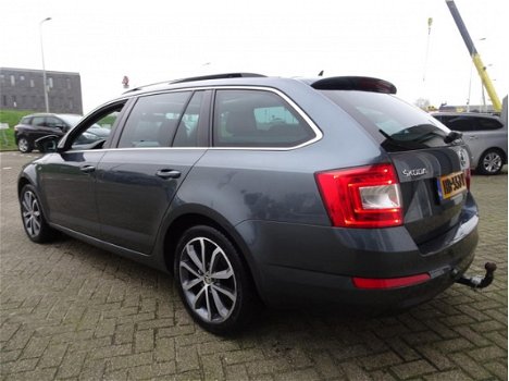 Skoda Octavia Combi - 1.6 TDI Greentech Edition Businessline van 1ste Eig met elec panoramadak en ai - 1