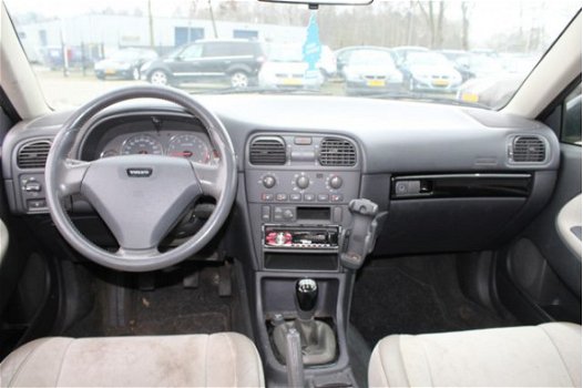 Volvo V40 - 2.0 Europa Meeneemprijs/Exportprijs airco, stoelverwarming, radio cd speler, cruise cont - 1