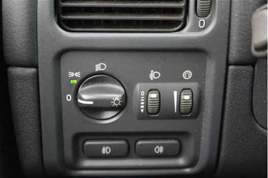 Volvo V40 - 2.0 Europa Meeneemprijs/Exportprijs airco, stoelverwarming, radio cd speler, cruise cont - 1