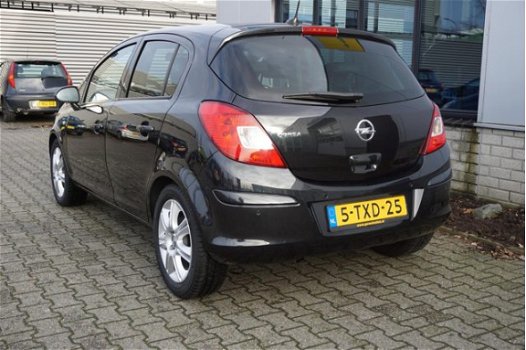 Opel Corsa - 1.4-16V Business+ GROOT NAV PDC CRUISE BLUETOOTH - 1