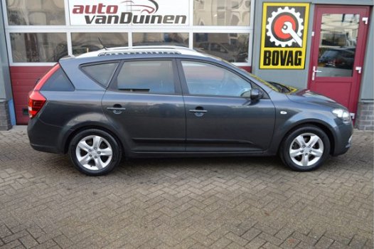 Kia Cee'd - 1.4 CVVT X-ecutive O.a.: Trekhaak, Navi, Roofrails, 16 inch L.m., - 1