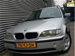 BMW 3-serie Touring - 318i Executive AUT 05-2020 Titansilber Metallic - 1 - Thumbnail