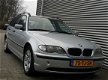 BMW 3-serie Touring - 318i Executive AUT 05-2020 Titansilber Metallic - 1 - Thumbnail