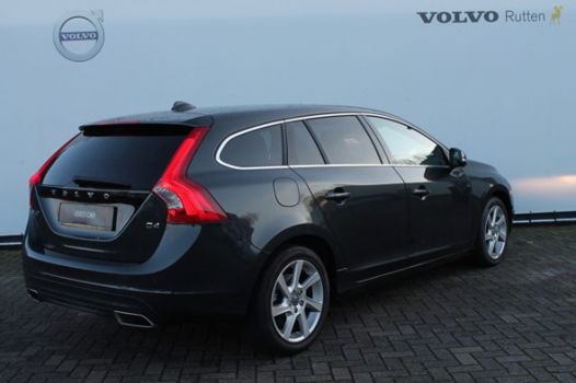 Volvo V60 - D4 180PK Automaat Momentum/ Navigatie/ Getint Glas/ 17'' velgen - 1