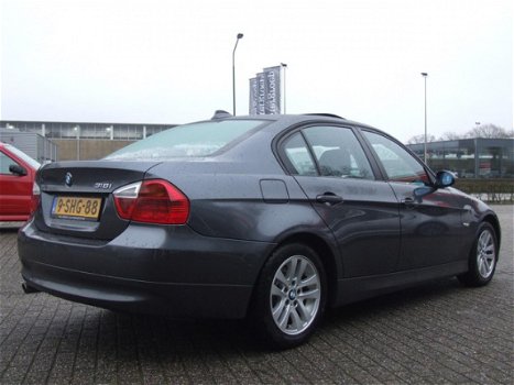 BMW 3-serie - 2.0i 318 105KW Business Line - 1