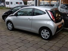 Toyota Aygo - 1.0 VVTi X PLAY AUTOMAAT