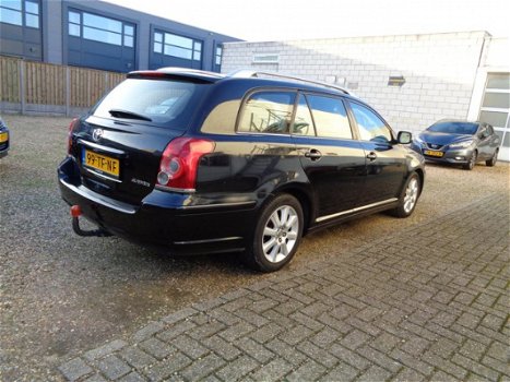 Toyota Avensis Wagon - 2.0 VVTi Luna - 1