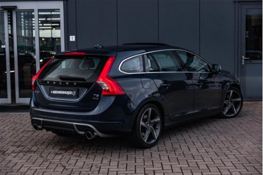 Volvo V60 - 3.0 T6 AWD Summum / Automaat / Parkeersensoren / Klimaat + Adaptive Cruise control - 1