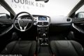 Volvo V40 Cross Country - 2.0 D2 Kinetic | LED | CLIMA | CRUISE | NAVI | PDC | CAM | VOORRUITVERW - 1 - Thumbnail