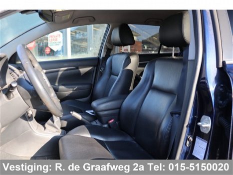 Toyota Avensis Wagon - 2.2 D-4D Executive Business | Leder | Stoelverwarming | Cruise control | - 1
