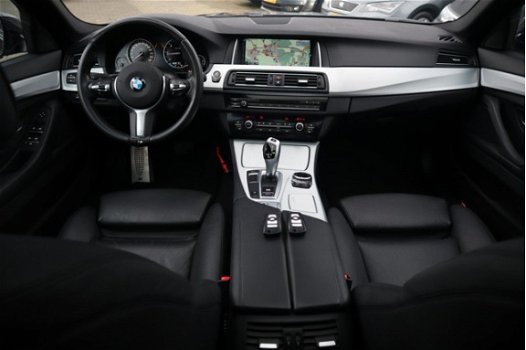 BMW 5-serie - 520d High Executive | M-pakket | M-stuurwiel | Facelift | Xenon / LED | Navigatie | NA - 1