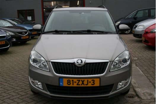 Skoda Fabia Combi - 1.2 Tsi 63kw Ambition Businessline, Trekhaak, Climate control, parkeersensoren - 1