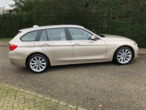 BMW 3-serie Touring - 320i High Executive inclusief winterbanden set op lichtmetalen velgen - 1