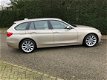 BMW 3-serie Touring - 320i High Executive inclusief winterbanden set op lichtmetalen velgen - 1 - Thumbnail