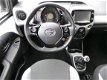 Toyota Aygo - 1.0 VVT-i 69pk 5D x-play met Navigatie en Camera - 1 - Thumbnail