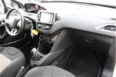 Peugeot 208 - 1.2 VTi 82PK 5DEURS OXYGO |NAVI |AIRCO |TREKHAAK