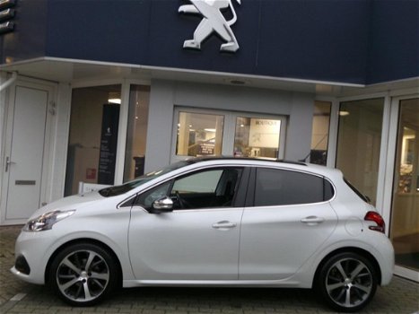 Peugeot 208 - 1.2 Puretech 110pk 5D EAT6 Allure BOMVOLLE AUTO - 1