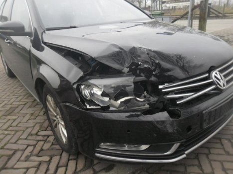 Volkswagen Passat Variant - 1.6 TDI Comfort Executive Line BlueMotion VOOR SCHADE, CLIMA, NAVI, EX B - 1