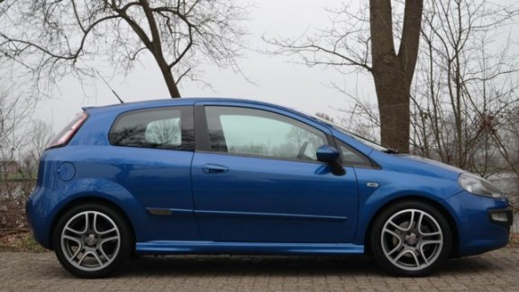 Fiat Punto Evo - 1.3 M-Jet Dynamic - 3deurs - Airco - Vol opties - Elek. pakket - Inruil mogelijk - 1