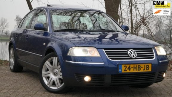 Volkswagen Passat - 2.8 V6 Highline 4Motion - 5deurs - Schuifdak - Airco - Vol opties - Inruil mogel - 1