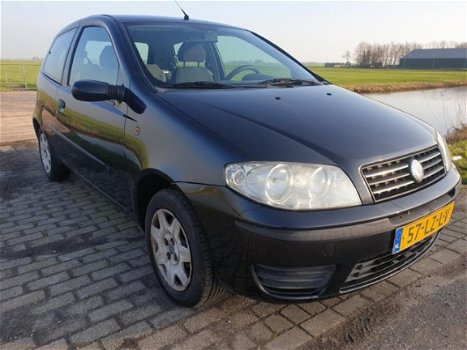 Fiat Punto - 1.4-16V Dynamic nieuwe apk 03-2021 - 1