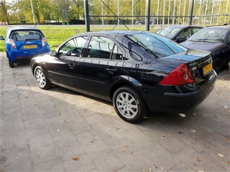 Ford Mondeo - 2.0-16V Ghia Automaat - 1